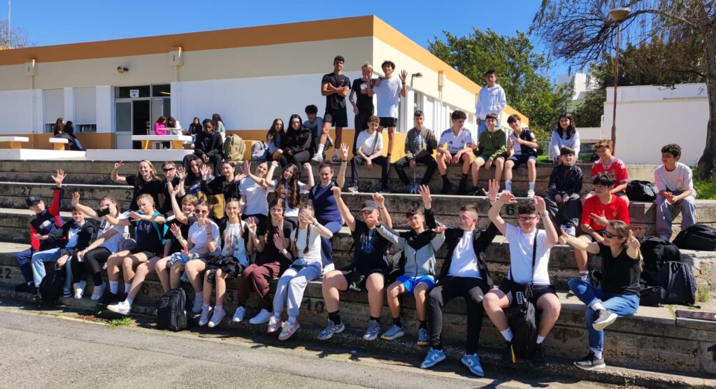 Cultura e desporto unem alunos portugueses e romenos